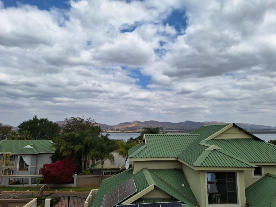 5 Bedroom Property for Sale in Caribbean Beach Club North West